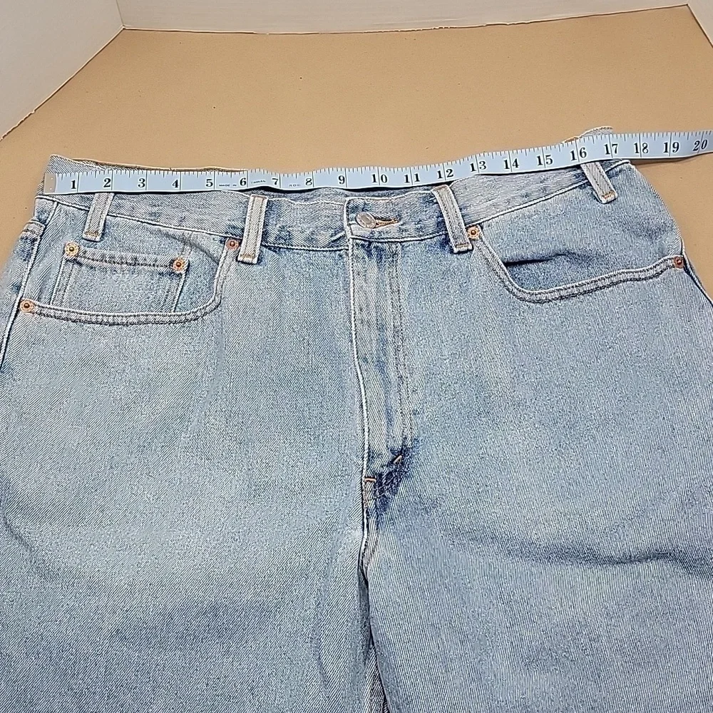 Levi's 550 Relaxed Fit Light Wash Denim Shorts, Size 38, EUC
